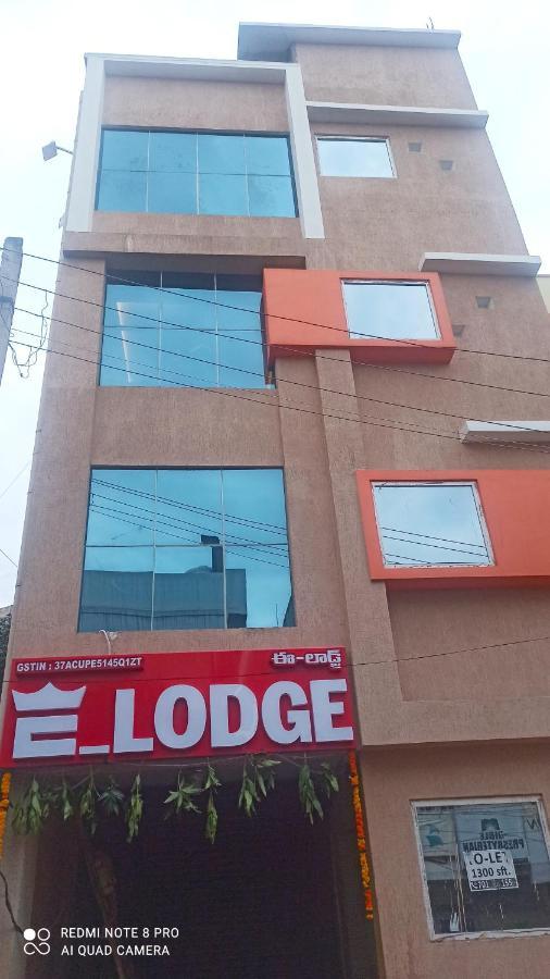 HOTEL E lodge Visakhapatnam Eksteriør billede