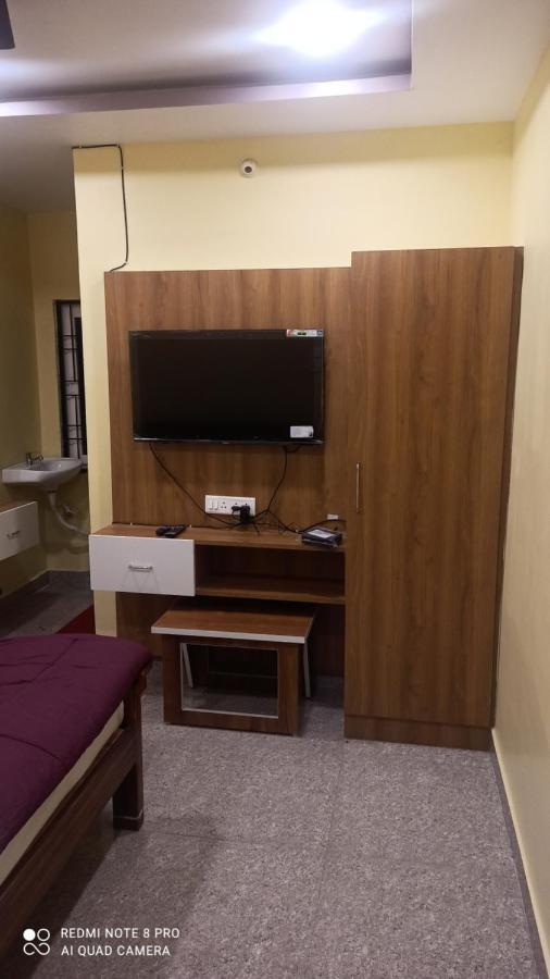 HOTEL E lodge Visakhapatnam Værelse billede